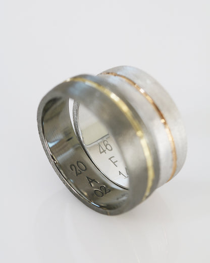 Black Gold with Yellow Gold & White gold with Rose Gold Wedding Bands
結婚對戒／情侶對戒
18K黑金配金線設計戒指 18K白金配玫瑰金線設計戒指