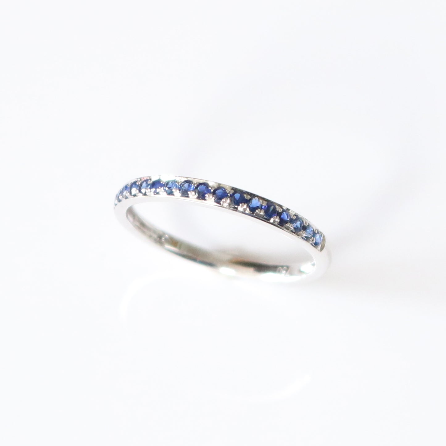 紅寶石線戒的藍寶石版本 Adelle Ruby ring in sapphire version