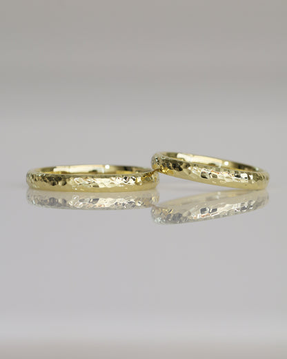18K White and Yellow Gold Hammered Classic Wedding Bands 結婚對戒／情侶對戒 18K黃金/白金匠人手作金工鎚紋戒指