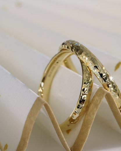18K White and Yellow Gold Hammered Classic Wedding Bands 結婚對戒／情侶對戒 18K黃金/白金匠人手作金工鎚紋戒指