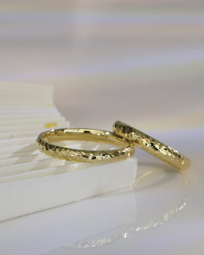 18K White and Yellow Gold Hammered Classic Wedding Bands 結婚對戒／情侶對戒 18K黃金/白金匠人手作金工鎚紋戒指