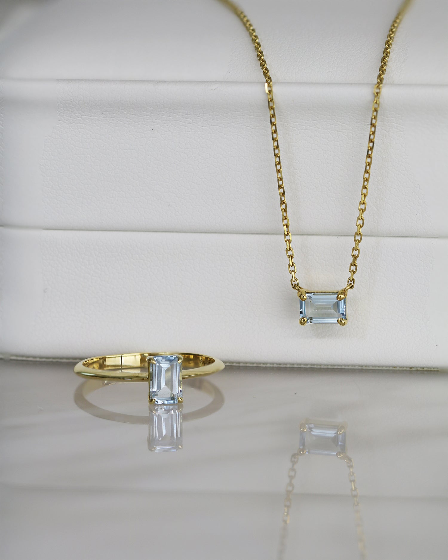 18k Gold Solitaire Emerald Cut Aquamarine Necklace-Necklaces,Patrea Jewelry,birthstone jewelry Hong Kong, Aquamarine jewelry hk, Bespoke gemstone jewelry HK, Luxury aquamarine 18k gold, 海藍寶首飾 推薦, 天然海藍寶石, 藍寶石 珠寶 香港, Jewelry HK Online, 海藍 寶 價格
