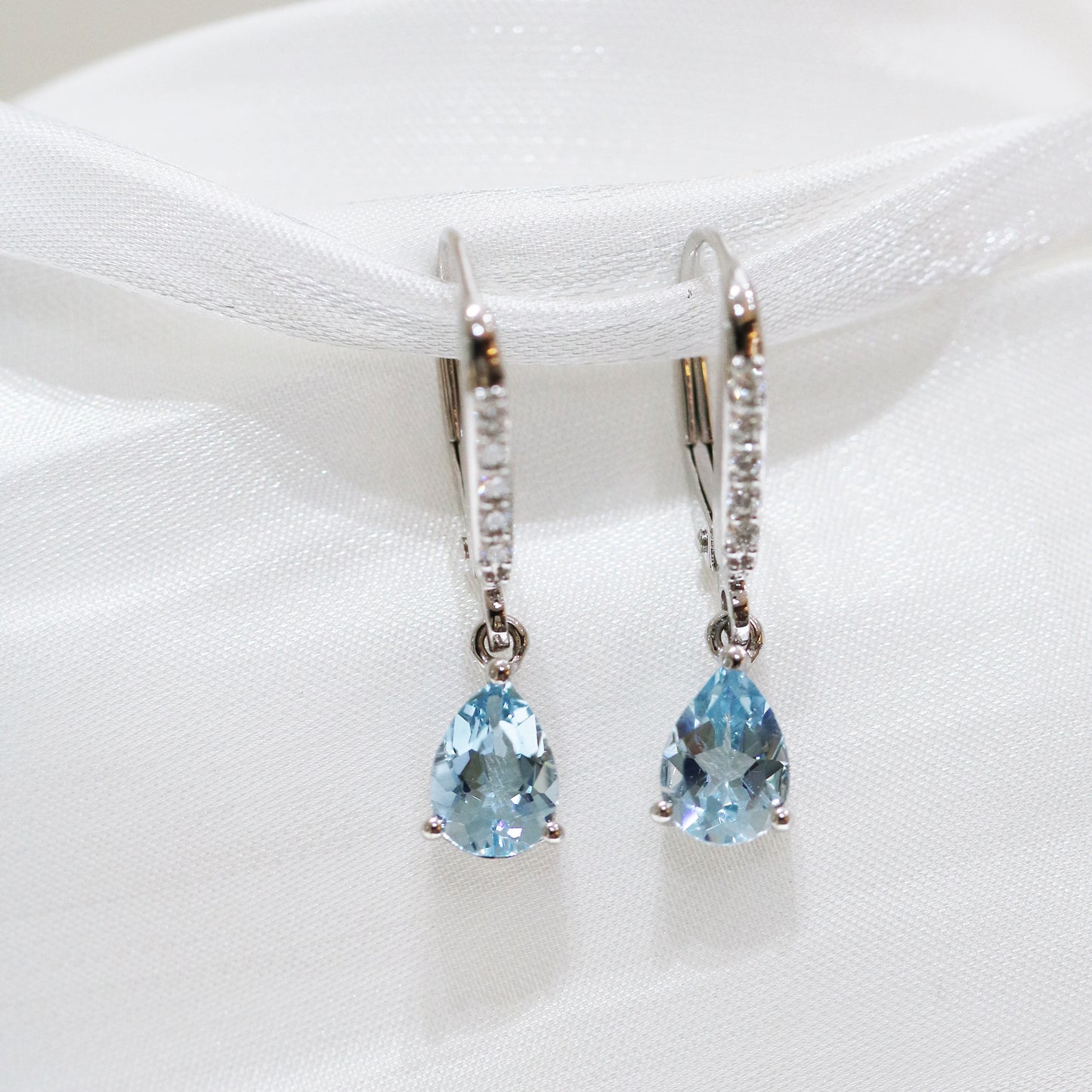 18k White Gold Aquamarine Diamond Dangle Earrings 18k白金水滴形海藍寶鑽石耳環