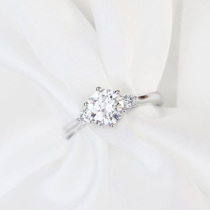 Balsam Trilogy 18k White Gold 6-Prong Hidden Heart Band Three Round Brilliant Diamond Engagement Ring Setting 18k白金六爪三石鑲求婚鑽石戒指款式