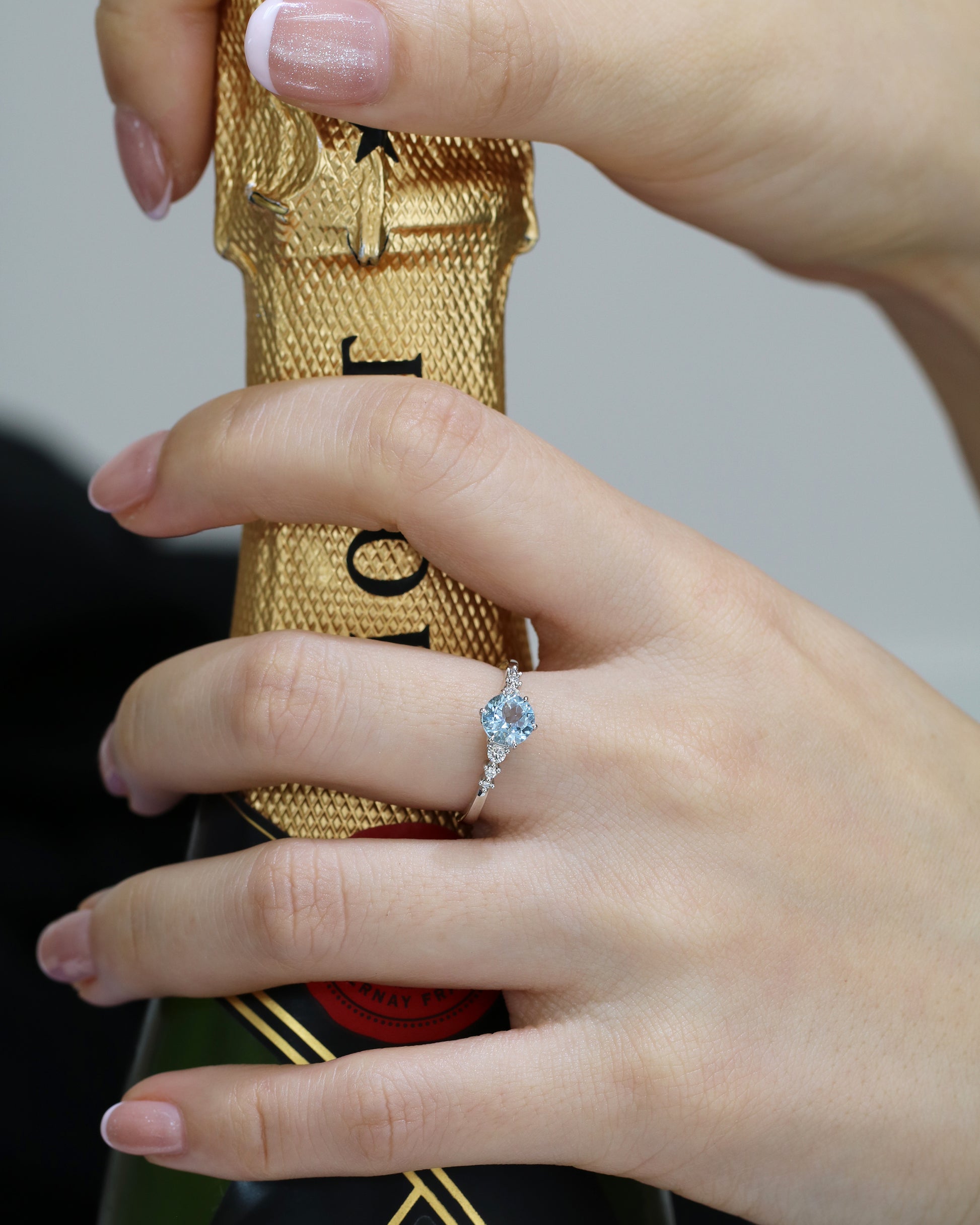 Janice Aquamarine-Rings,Patrea Jewelry,birthstone jewelry Hong Kong, Aquamarine jewelry hk, Bespoke gemstone jewelry HK, Luxury aquamarine 18k gold, 海藍寶首飾 推薦, 天然海藍寶石, 藍寶石 珠寶 香港, Jewelry HK Online, 海藍 寶 價格