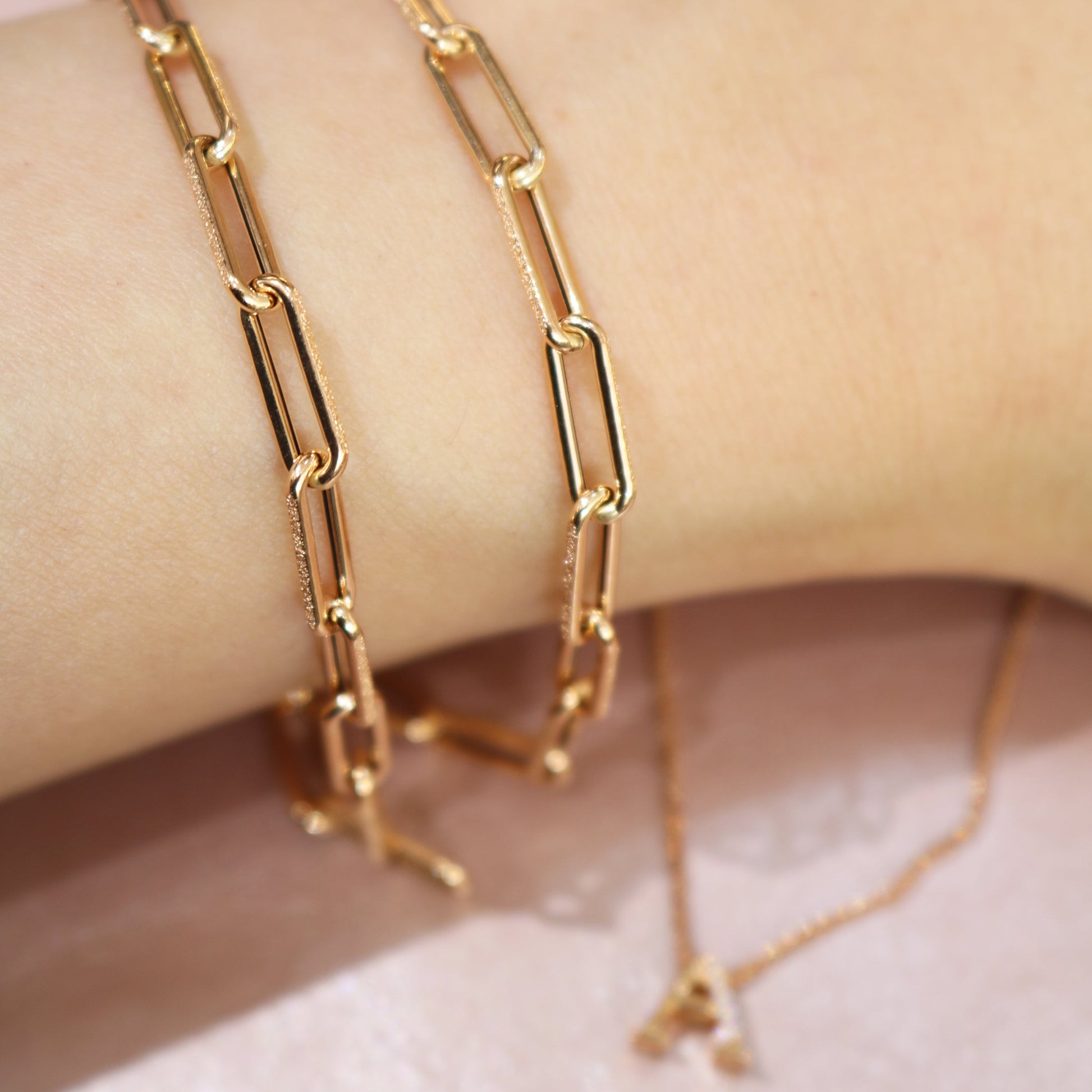 18k Gold Matte Paper Clip Chain Bracelet 18k金意大利Paper Clip手鏈