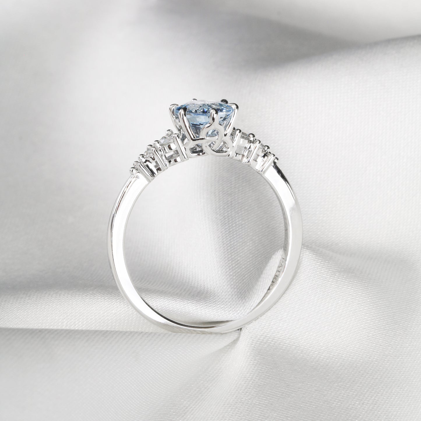 Janice Aquamarine-Rings,Patrea Jewelry,birthstone jewelry Hong Kong, Aquamarine jewelry hk, Bespoke gemstone jewelry HK, Luxury aquamarine 18k gold, 海藍寶首飾 推薦, 天然海藍寶石, 藍寶石 珠寶 香港, Jewelry HK Online, 海藍 寶 價格