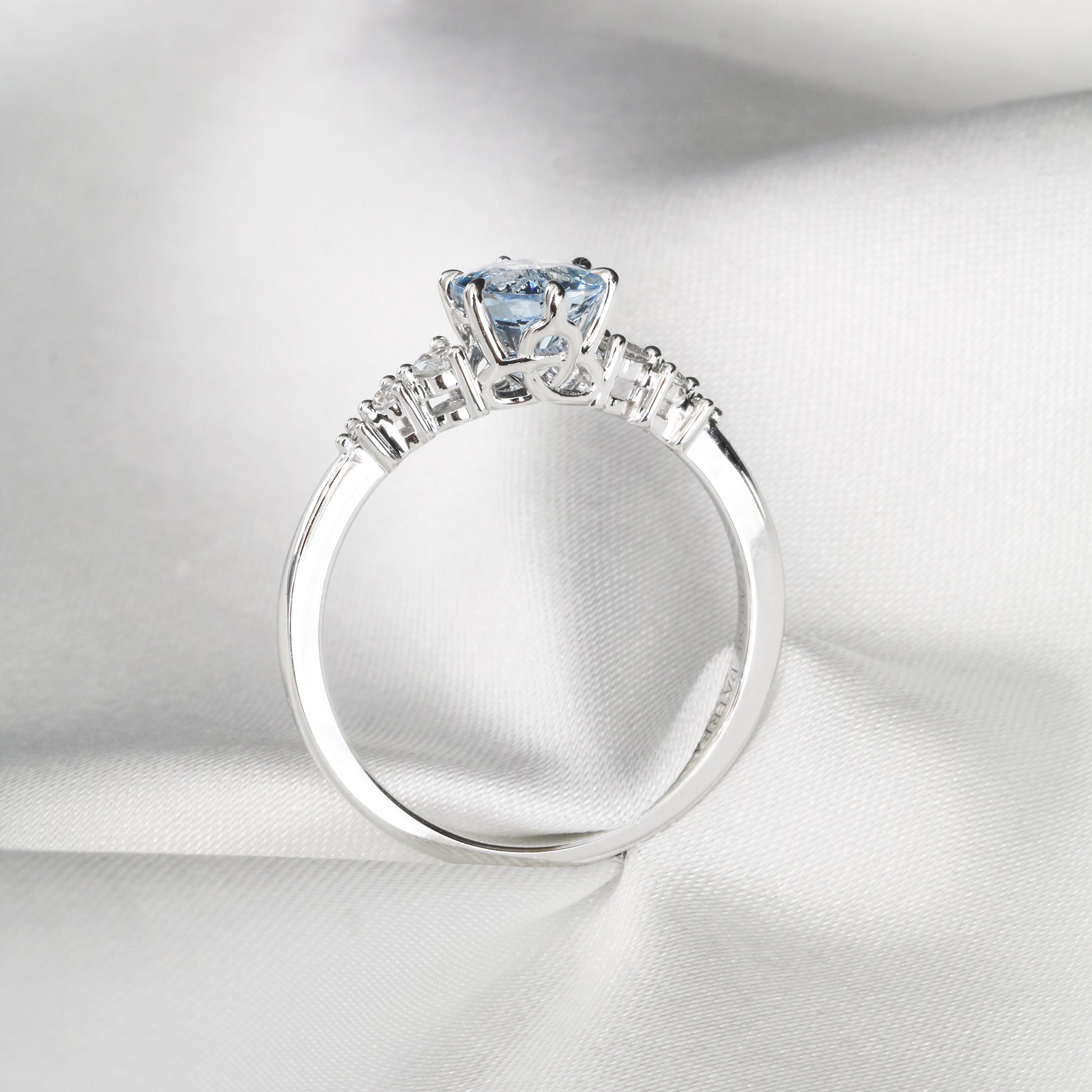 Janice Aquamarine-Rings,Patrea Jewelry,birthstone jewelry Hong Kong, Aquamarine jewelry hk, Bespoke gemstone jewelry HK, Luxury aquamarine 18k gold, 海藍寶首飾 推薦, 天然海藍寶石, 藍寶石 珠寶 香港, Jewelry HK Online, 海藍 寶 價格