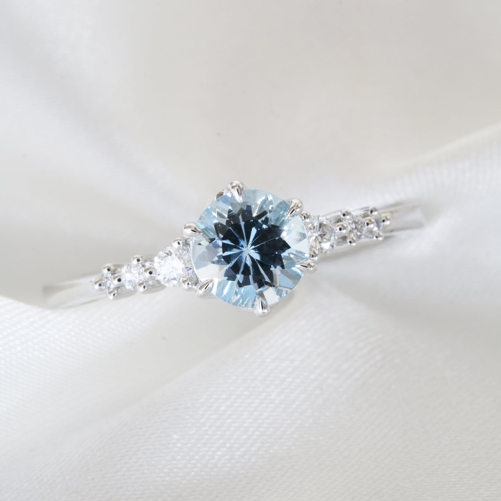 Janice Aquamarine-Rings,Patrea Jewelry,birthstone jewelry Hong Kong, Aquamarine jewelry hk, Bespoke gemstone jewelry HK, Luxury aquamarine 18k gold, 海藍寶首飾 推薦, 天然海藍寶石, 藍寶石 珠寶 香港, Jewelry HK Online, 海藍 寶 價格