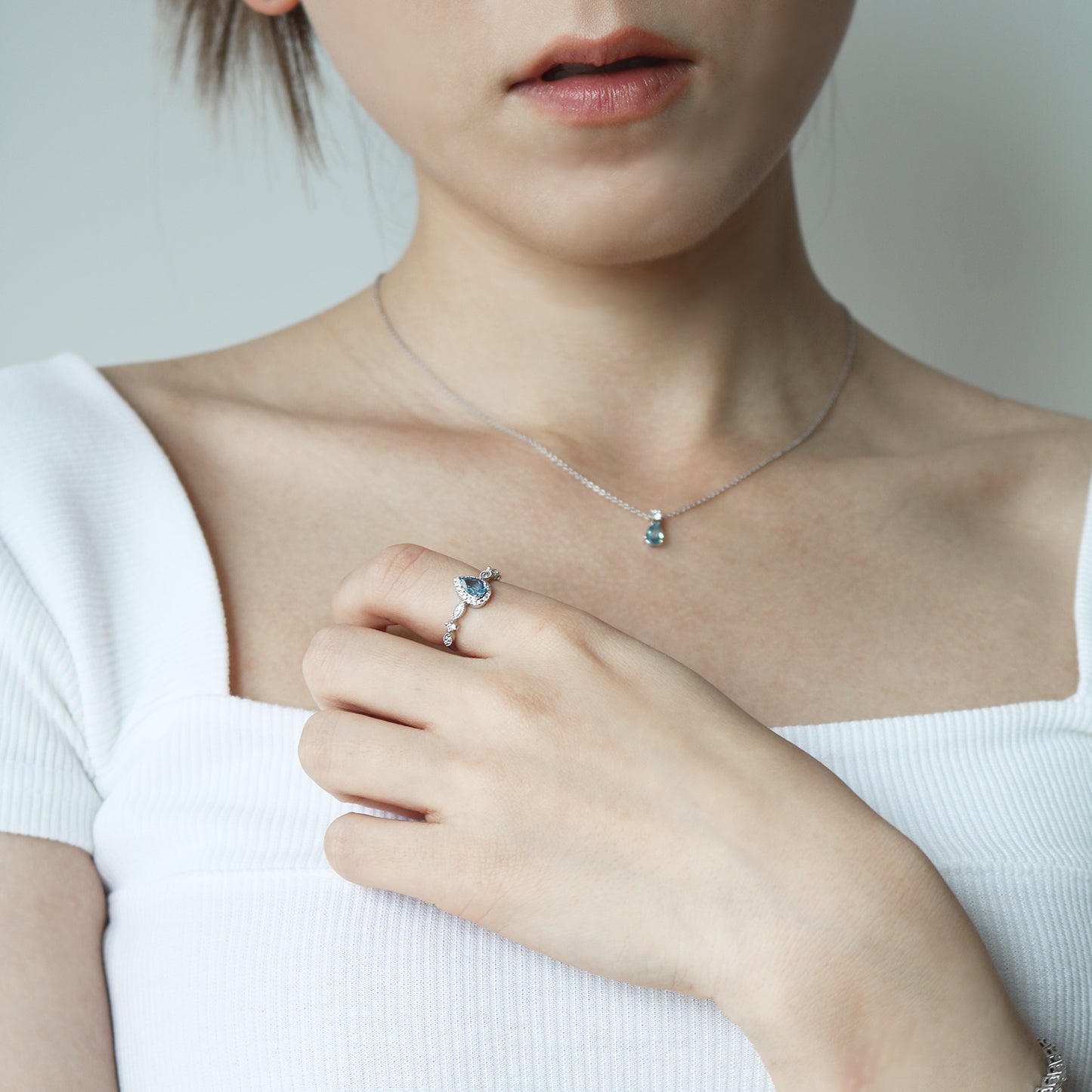 Jenni Santa Maria Aquamarine-Rings,Patrea Jewelry,birthstone jewelry Hong Kong, Aquamarine jewelry hk, Bespoke gemstone jewelry HK, Luxury aquamarine 18k gold, 海藍寶首飾 推薦, 天然海藍寶石, 藍寶石 珠寶 香港, Jewelry HK Online, 海藍 寶 價格