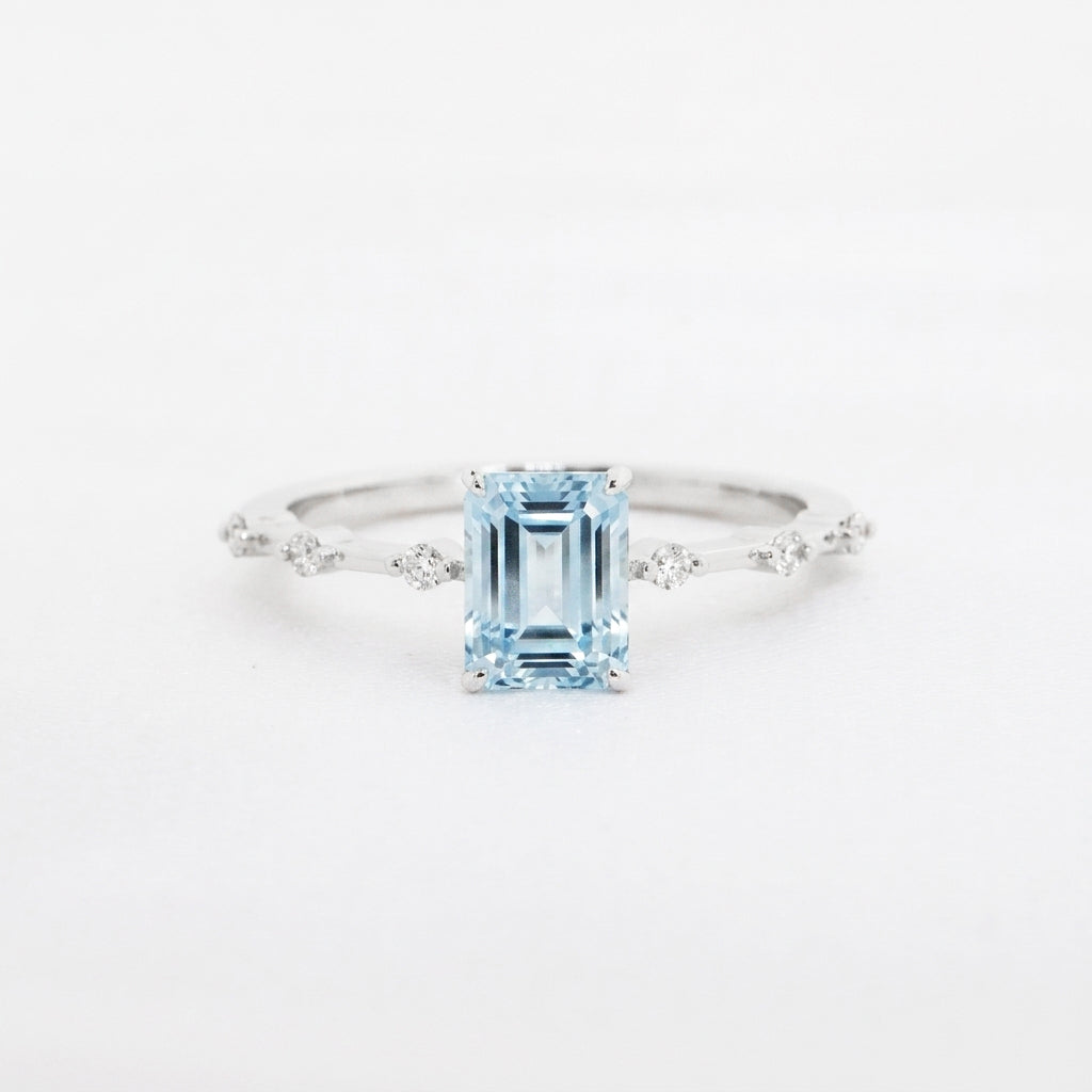 Martha Aquamarine-Rings,Patrea Jewelry,birthstone jewelry Hong Kong, Aquamarine jewelry hk, Bespoke gemstone jewelry HK, Luxury aquamarine 18k gold, 海藍寶首飾 推薦, 天然海藍寶石, 藍寶石 珠寶 香港, Jewelry HK Online, 海藍 寶 價格