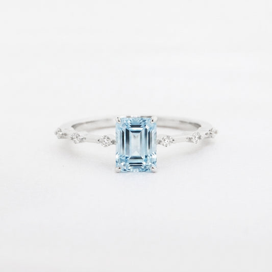 Martha Aquamarine-Rings,Patrea Jewelry,birthstone jewelry Hong Kong, Aquamarine jewelry hk, Bespoke gemstone jewelry HK, Luxury aquamarine 18k gold, 海藍寶首飾 推薦, 天然海藍寶石, 藍寶石 珠寶 香港, Jewelry HK Online, 海藍 寶 價格