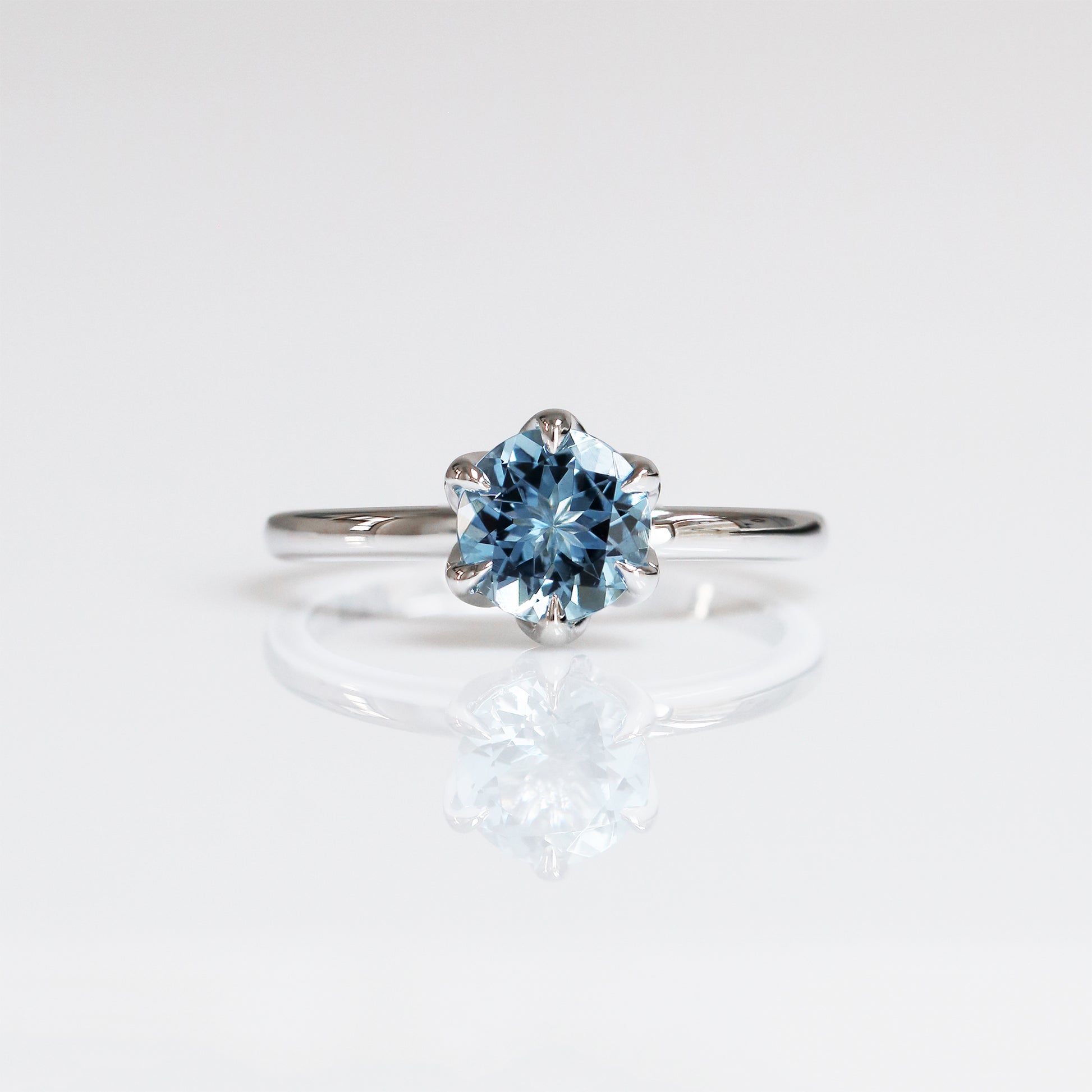 Nicola-Rings,Patrea Jewelry,birthstone jewelry Hong Kong, Aquamarine jewelry hk, Bespoke gemstone jewelry HK, Luxury aquamarine 18k gold, 海藍寶首飾 推薦, 天然海藍寶石, 藍寶石 珠寶 香港, Jewelry HK Online, 海藍 寶 價格