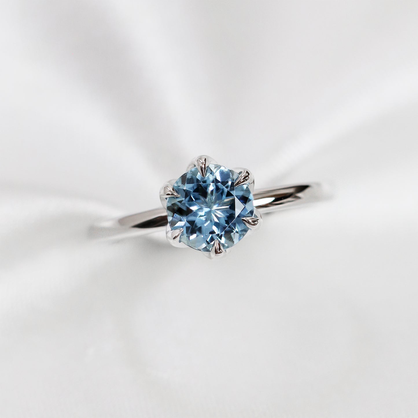 Nicola-Rings,Patrea Jewelry,birthstone jewelry Hong Kong, Aquamarine jewelry hk, Bespoke gemstone jewelry HK, Luxury aquamarine 18k gold, 海藍寶首飾 推薦, 天然海藍寶石, 藍寶石 珠寶 香港, Jewelry HK Online, 海藍 寶 價格