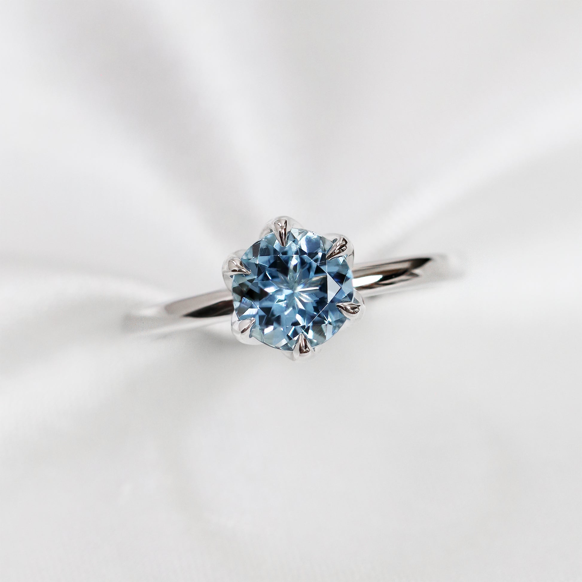 Nicola-Rings,Patrea Jewelry,birthstone jewelry Hong Kong, Aquamarine jewelry hk, Bespoke gemstone jewelry HK, Luxury aquamarine 18k gold, 海藍寶首飾 推薦, 天然海藍寶石, 藍寶石 珠寶 香港, Jewelry HK Online, 海藍 寶 價格