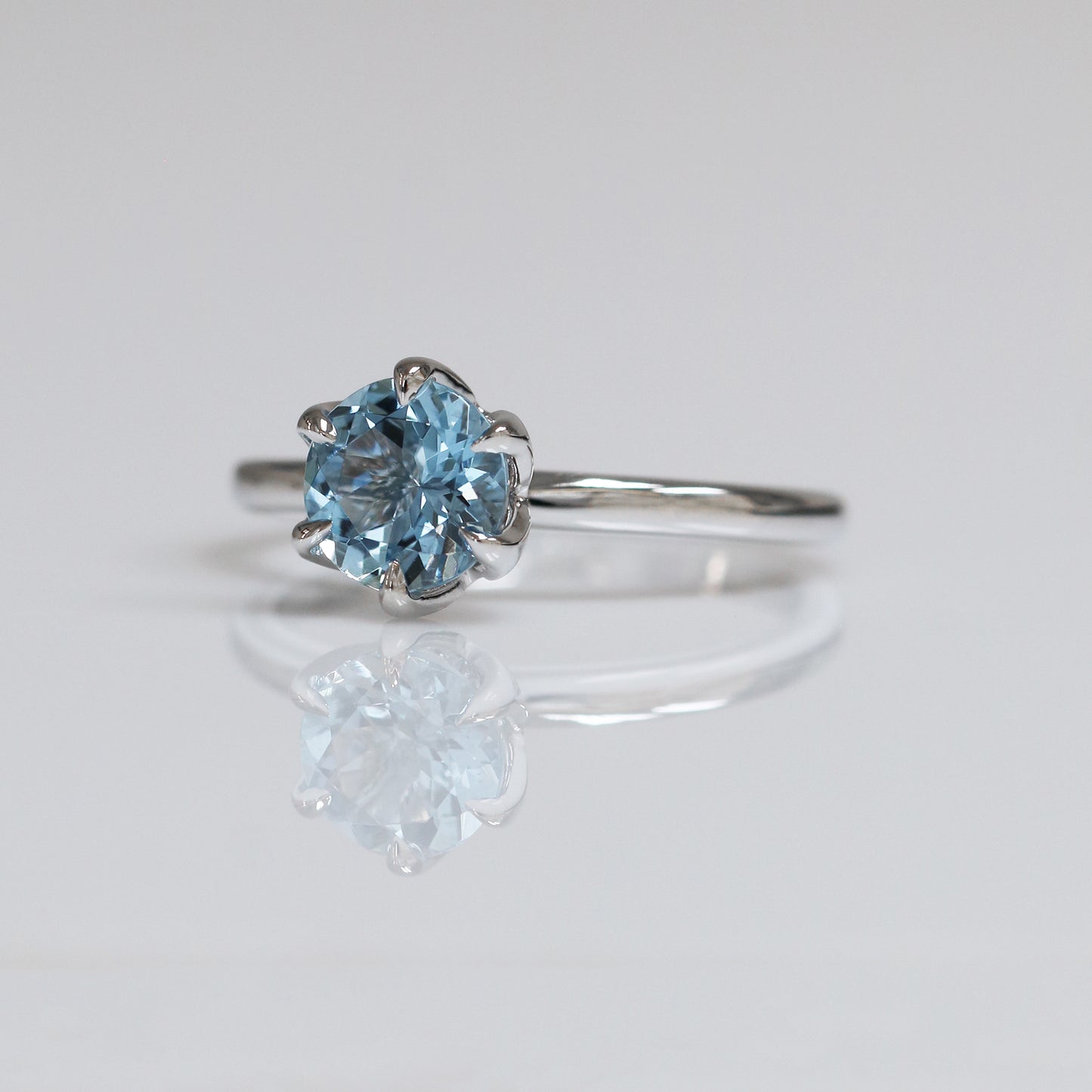Nicola-Rings,Patrea Jewelry,birthstone jewelry Hong Kong, Aquamarine jewelry hk, Bespoke gemstone jewelry HK, Luxury aquamarine 18k gold, 海藍寶首飾 推薦, 天然海藍寶石, 藍寶石 珠寶 香港, Jewelry HK Online, 海藍 寶 價格