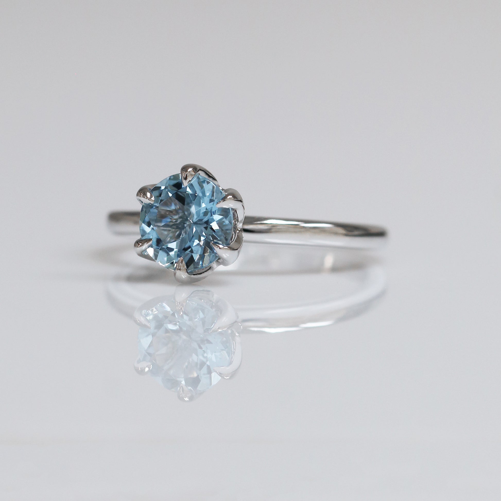 Nicola-Rings,Patrea Jewelry,birthstone jewelry Hong Kong, Aquamarine jewelry hk, Bespoke gemstone jewelry HK, Luxury aquamarine 18k gold, 海藍寶首飾 推薦, 天然海藍寶石, 藍寶石 珠寶 香港, Jewelry HK Online, 海藍 寶 價格