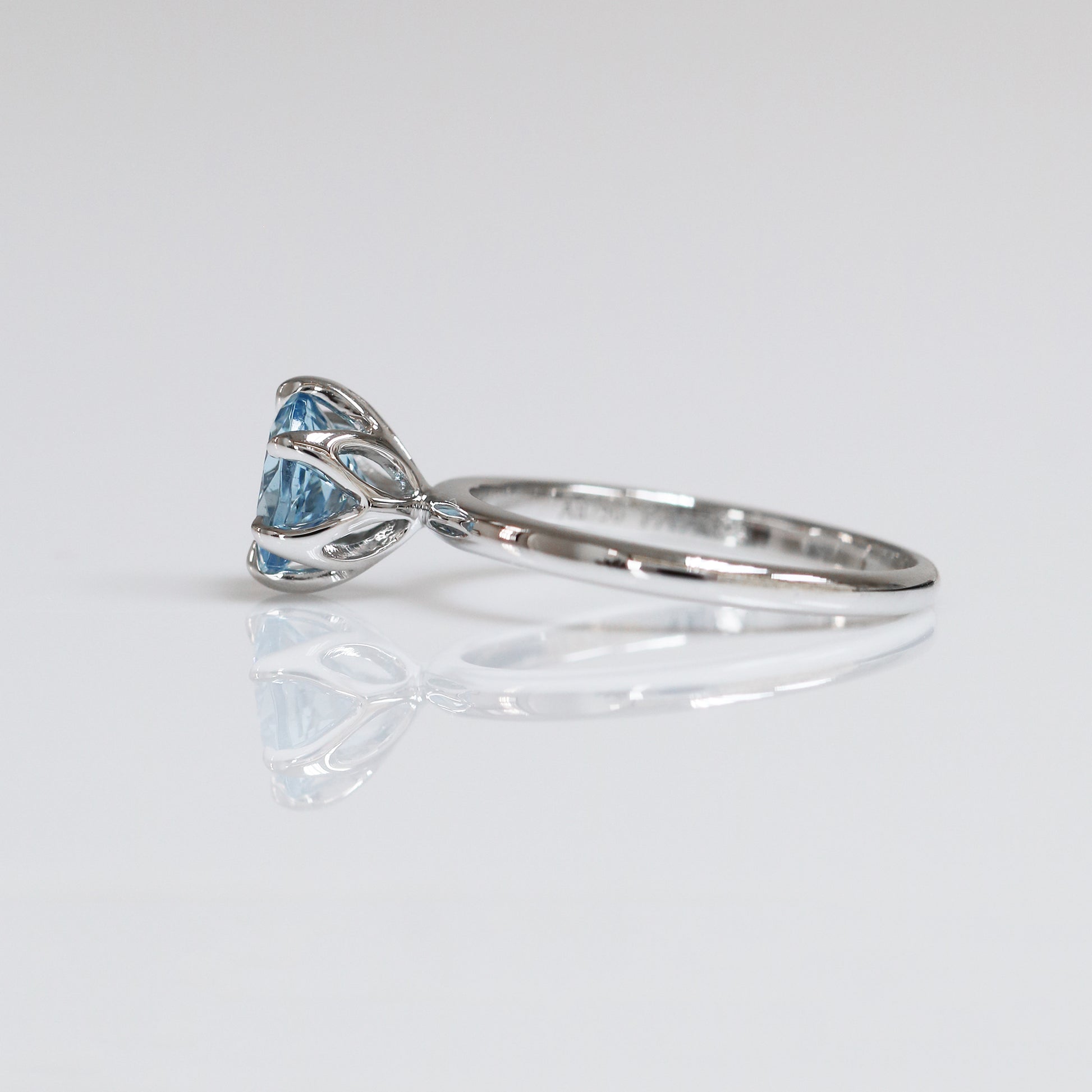 Nicola-Rings,Patrea Jewelry,birthstone jewelry Hong Kong, Aquamarine jewelry hk, Bespoke gemstone jewelry HK, Luxury aquamarine 18k gold, 海藍寶首飾 推薦, 天然海藍寶石, 藍寶石 珠寶 香港, Jewelry HK Online, 海藍 寶 價格