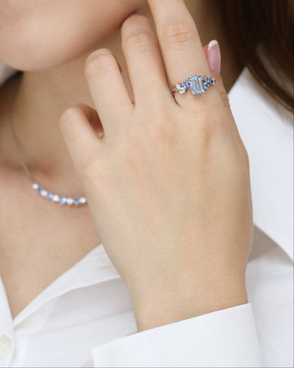 Avery Aquamarine & Sapphire-Rings,Patrea Jewelry,birthstone jewelry Hong Kong, Aquamarine jewelry hk, Bespoke gemstone jewelry HK, Luxury aquamarine 18k gold, 海藍寶首飾 推薦, 天然海藍寶石, 藍寶石 珠寶 香港, Jewelry HK Online, 海藍 寶 價格