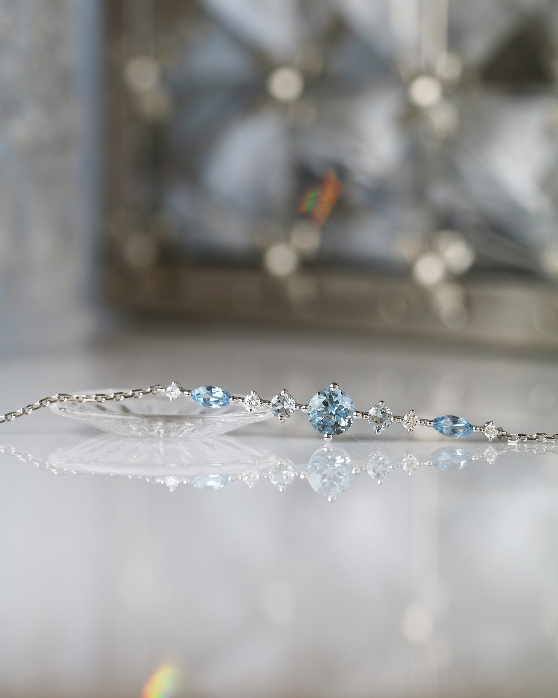 Round-shaped Aquamarine Diamond Bracelet-Bracelets,Patrea Jewelry,birthstone jewelry Hong Kong, Aquamarine jewelry hk, Bespoke gemstone jewelry HK, Luxury aquamarine 18k gold, 海藍寶首飾 推薦, 天然海藍寶石, 藍寶石 珠寶 香港, Jewelry HK Online, 海藍 寶 價格