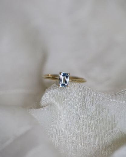 Ula Aquamarine-Rings,Patrea Jewelry,birthstone jewelry Hong Kong, Aquamarine jewelry hk, Bespoke gemstone jewelry HK, Luxury aquamarine 18k gold, 海藍寶首飾 推薦, 天然海藍寶石, 藍寶石 珠寶 香港, Jewelry HK Online, 海藍 寶 價格