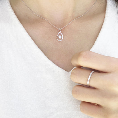 18k白金鑽石頸鍊 18k White Gold Twisted Ribbon Diamond Necklace on Neck