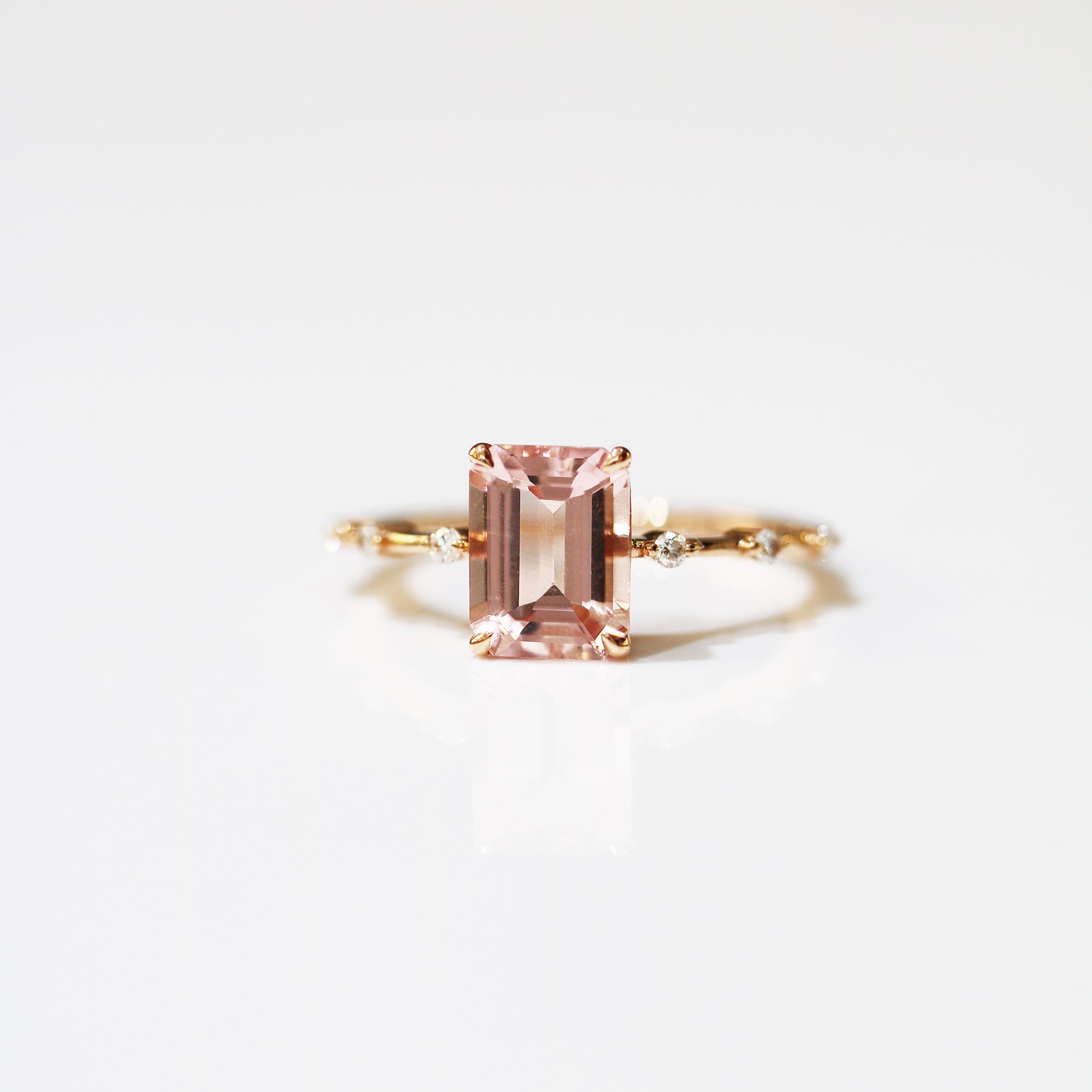 18k玫瑰粉紅摩根石鑽石戒指 18k Rose Gold Emerald-cut Morganite Diamond Ring