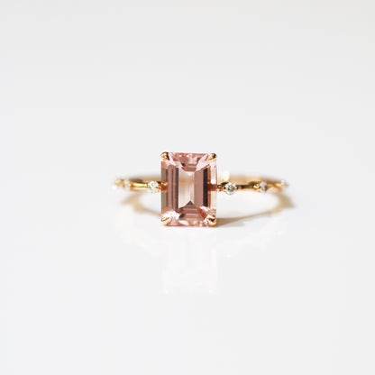 18k玫瑰粉紅摩根石鑽石戒指 18k Rose Gold Emerald-cut Morganite Diamond Ring