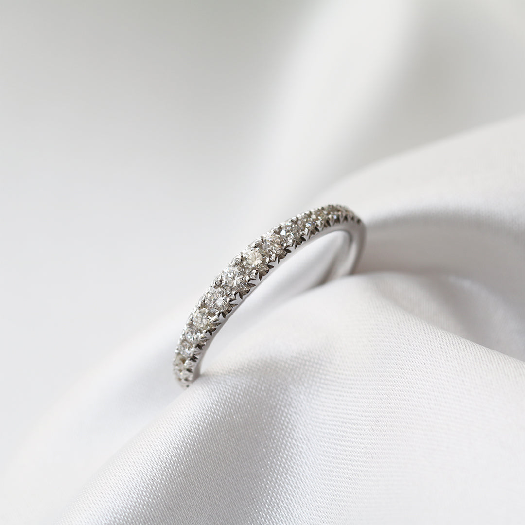 18k白金漸層鑽石條戒 18k White Gold Graduated French Pavé Diamond Ring