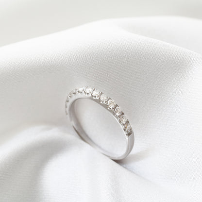 18k白金經典明亮式切割鑽石排戒側面 18k White Gold Classic Diamond Half Eternity Ring side view
