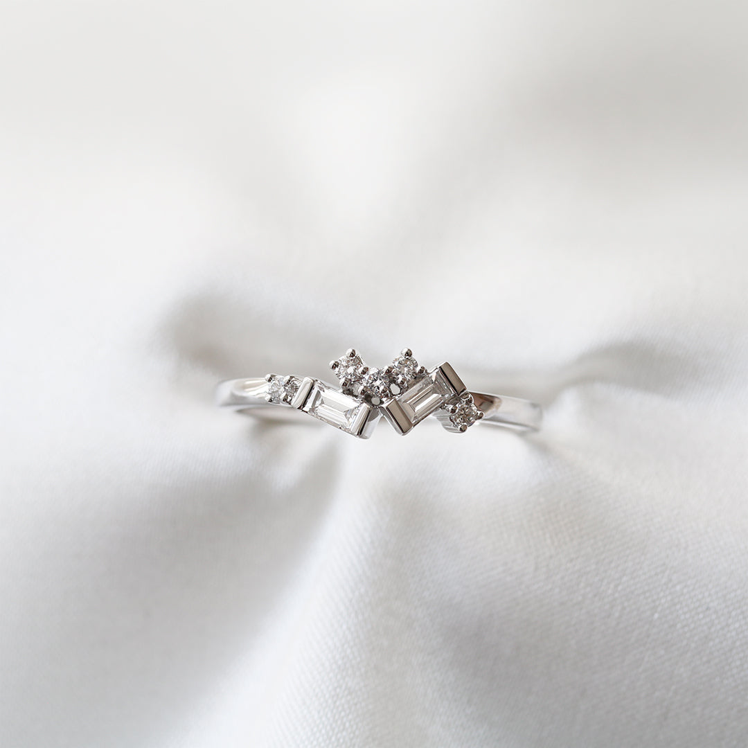 18k白金長方切割鑽石戒指 18k White Gold Scattered Baguette Diamond Ring