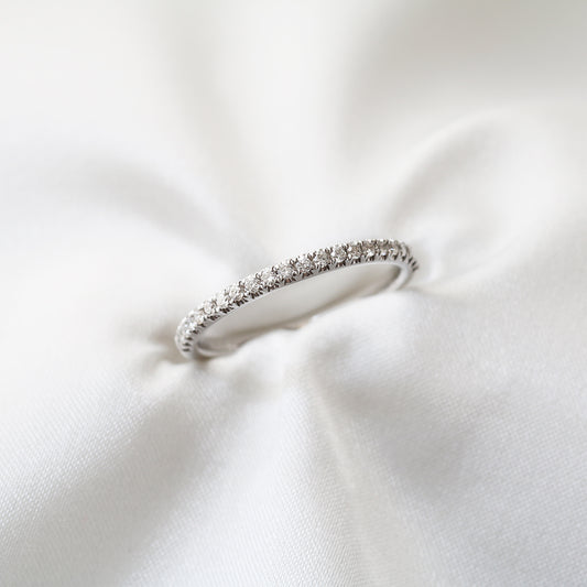 18k白金法式鑲嵌鑽石線戒 18k White Gold Chic French Pavé Diamond Half Eternity Ring
