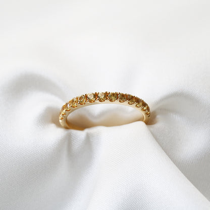 18k黃金黃色藍寶石線戒 18k Yellow Gold Yellow Sapphire Half Eternity Ring with Pavé Setting 