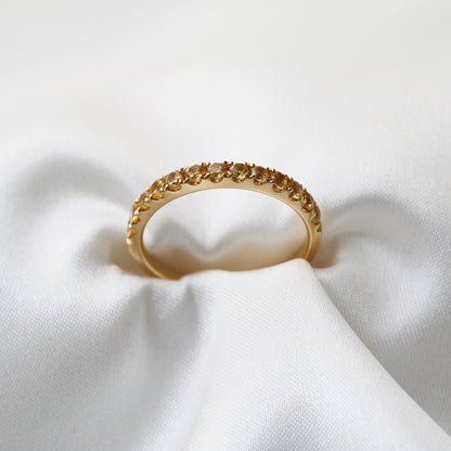 18k黃金黃色藍寶石線戒 18k Yellow Gold Yellow Sapphire Half Eternity Ring with Pavé Setting 
