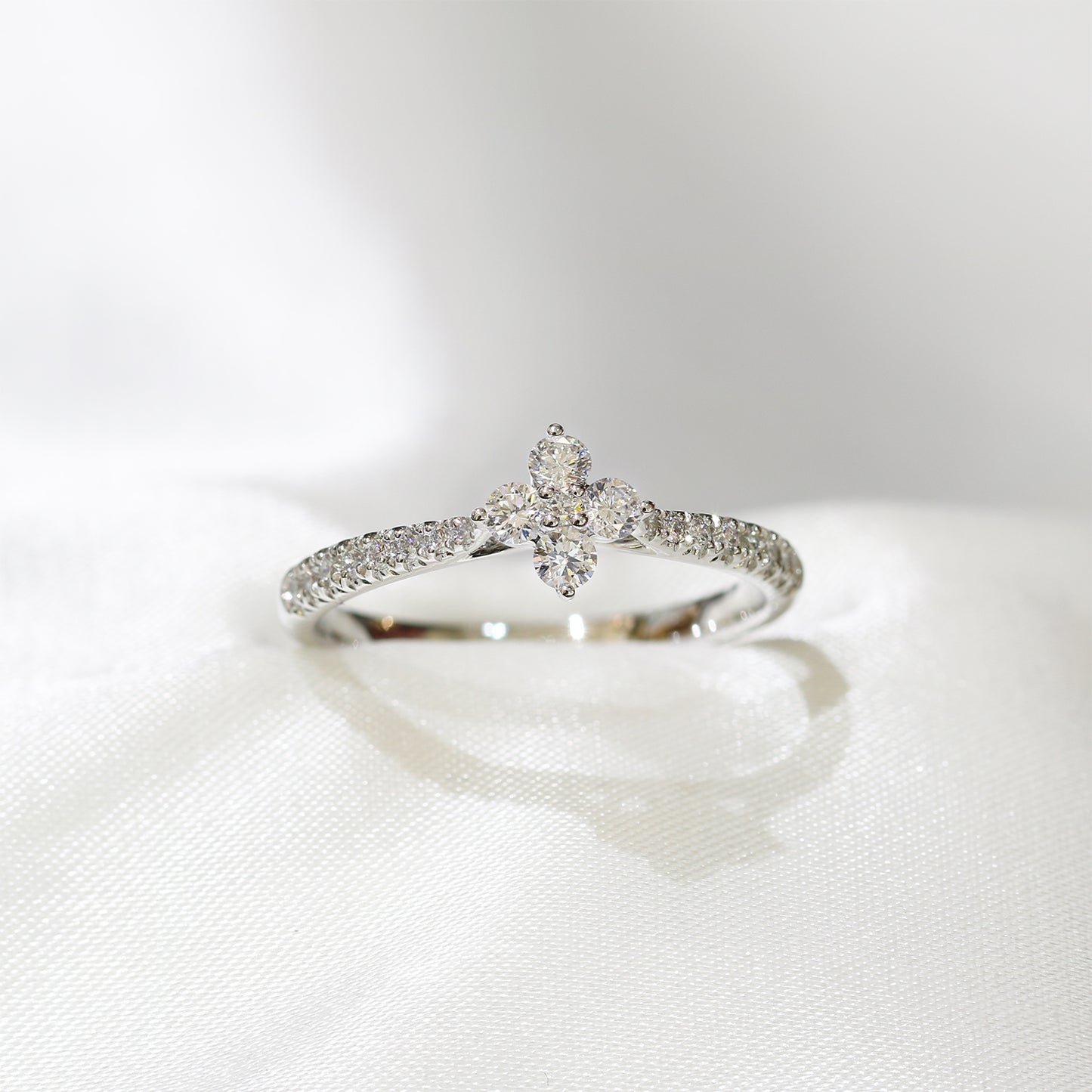 18k白金鑽石戒指 18k White Gold Clover Diamond Ring