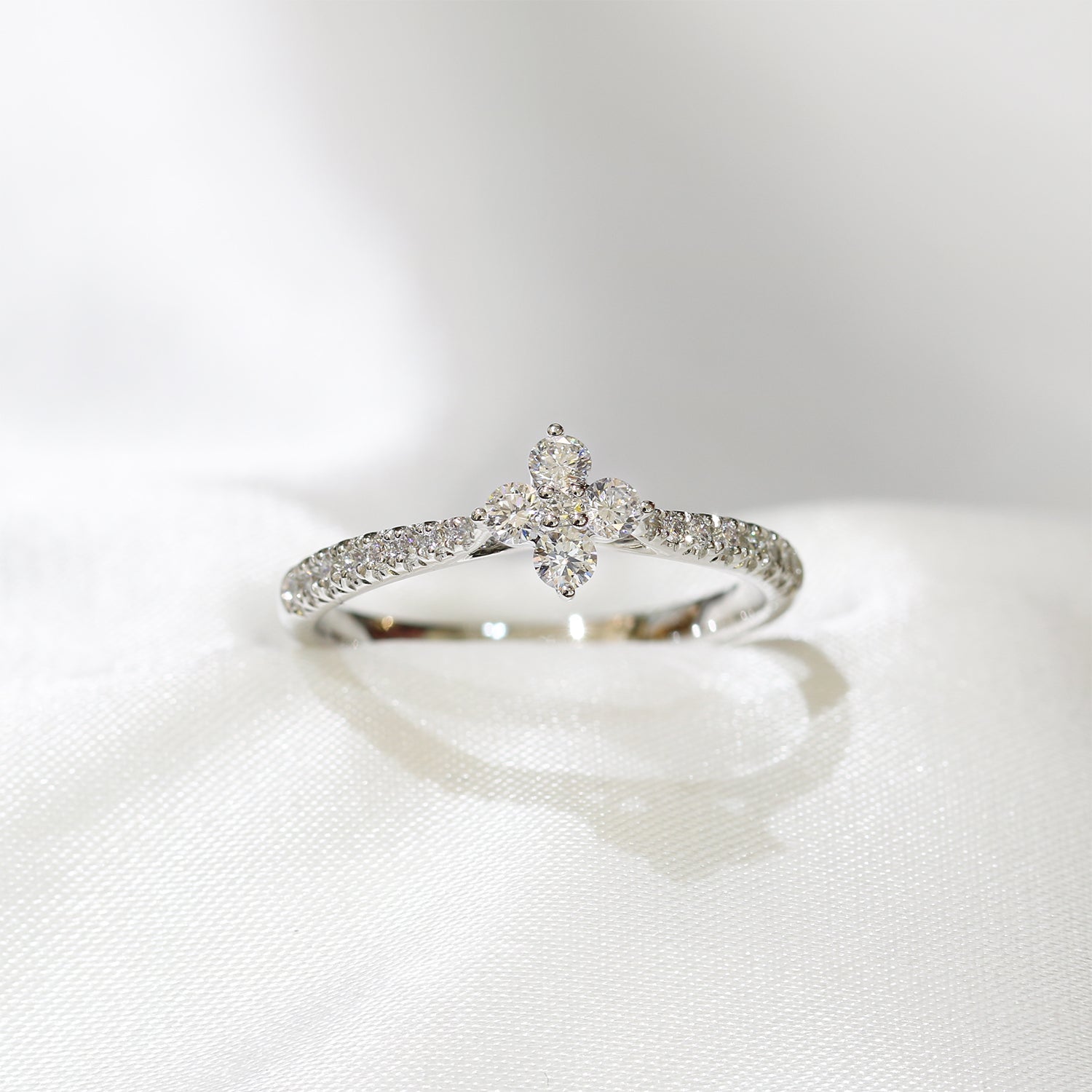 18k白金鑽石戒指 18k White Gold Clover Diamond Ring